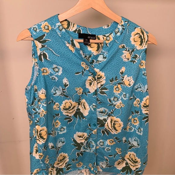 Erika Woman’s Blue Floral Sleeveless Button Top shirt size Medium Petite - Picture 6 of 8